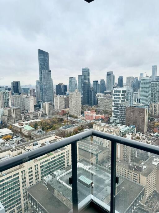 Cozy Condo Near Eatoncentre Mall Toronto Exteriér fotografie