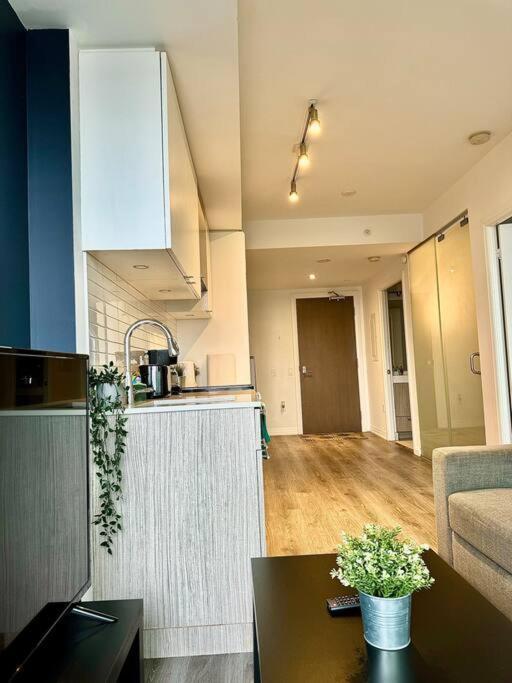 Cozy Condo Near Eatoncentre Mall Toronto Exteriér fotografie